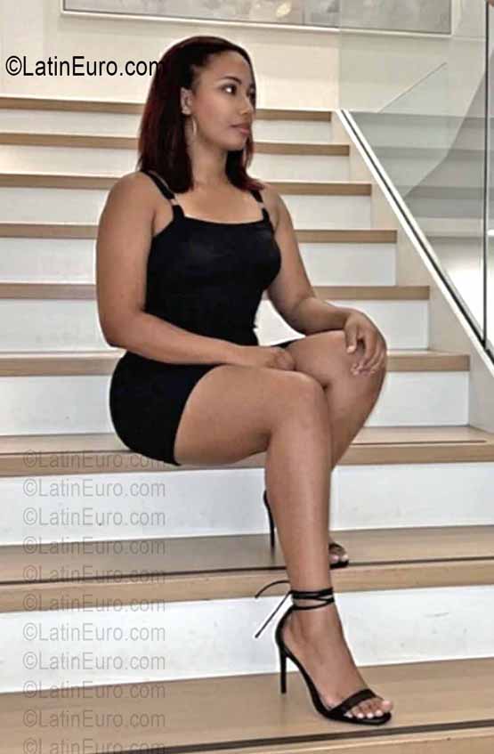 Date this gorgeous Dominican Republic girl Eve from Santo Domingo DO56924