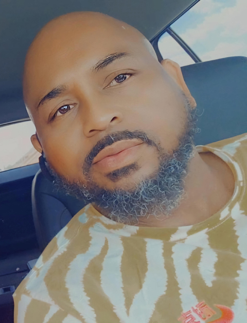 Date this tall United States man Carl from Houston US25694