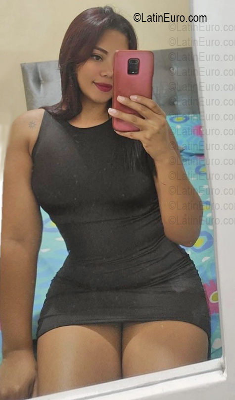 Date this georgeous Colombia girl Nathaly from Cali CO33831