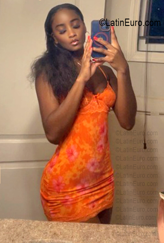 Date this foxy Jamaica girl Sherika from Kingston JM2752