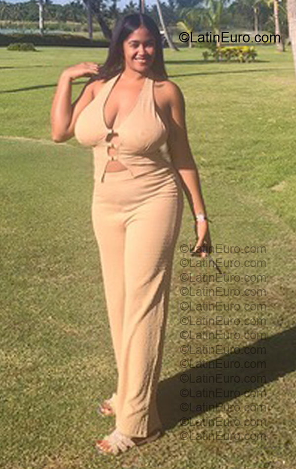 Date this pretty Dominican Republic girl Paola from Santo Domingo DO57010