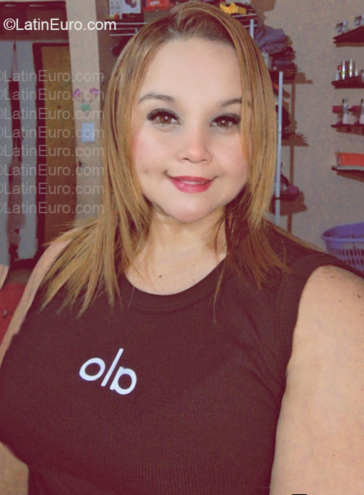 Date this voluptuous Venezuela girl Karina from Caracas VE5747