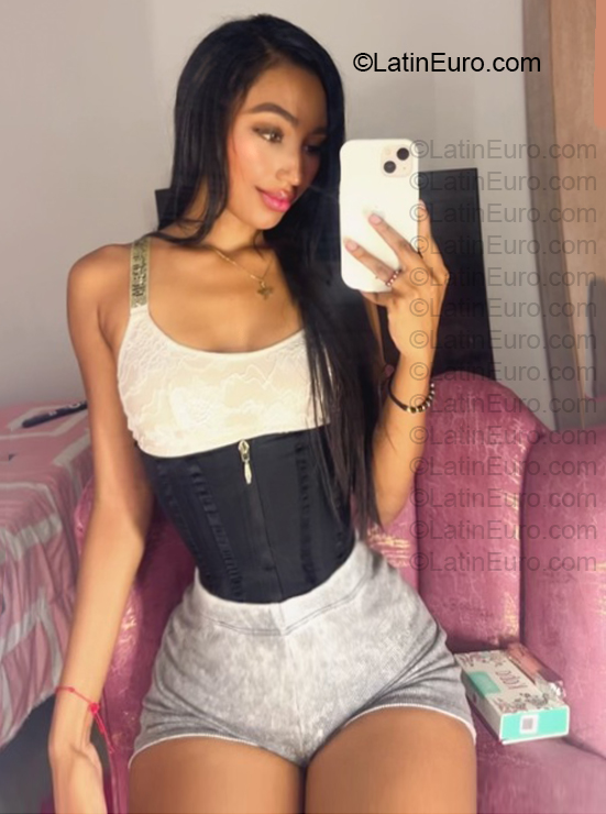 Date this sensual Colombia girl Diana from Cali CO33891