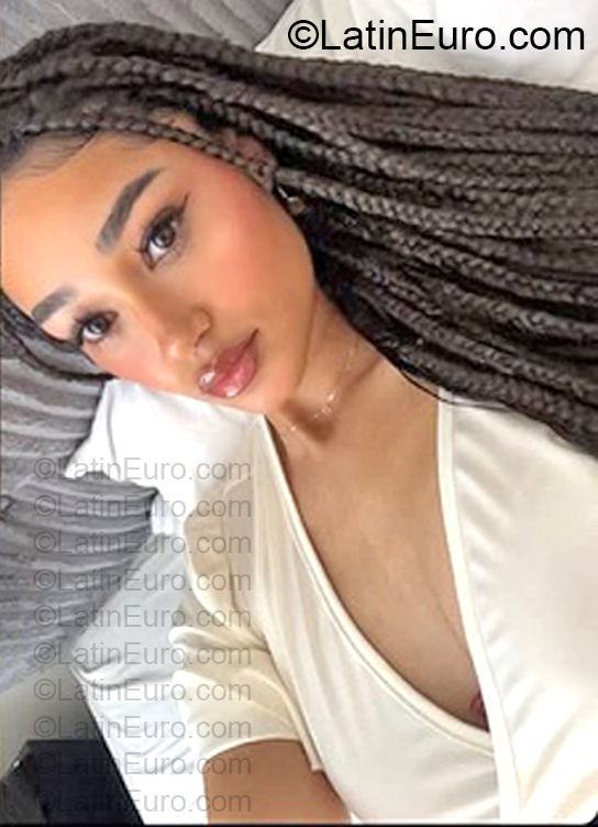Date this funny Dominican Republic girl Kisbe from Santo Domingo DO57173