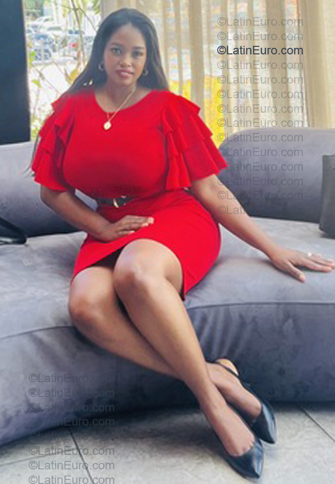 Date this exotic Dominican Republic girl Isabela from Santo Domingo DO57177
