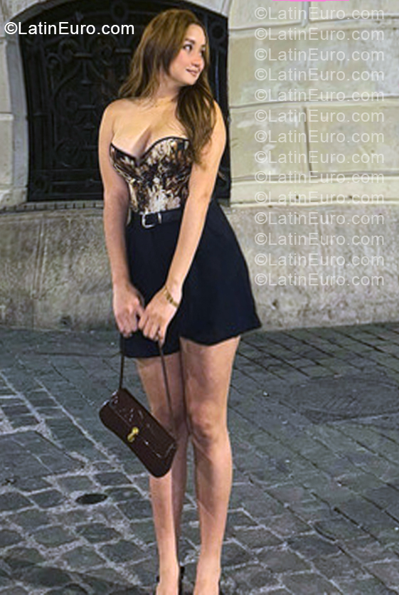 Date this attractive Spain girl Karolayne from Madrid ES964
