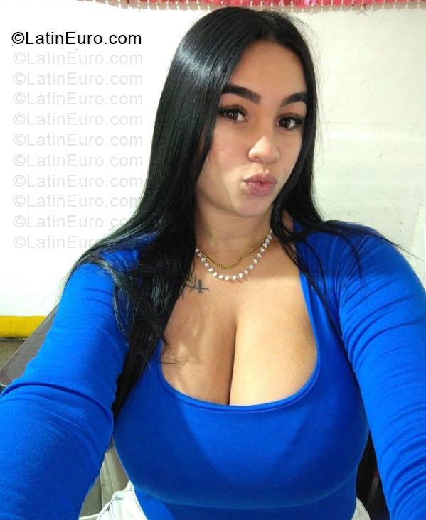 Date this voluptuous Venezuela girl Yanjibel from Maracaibo VE5758