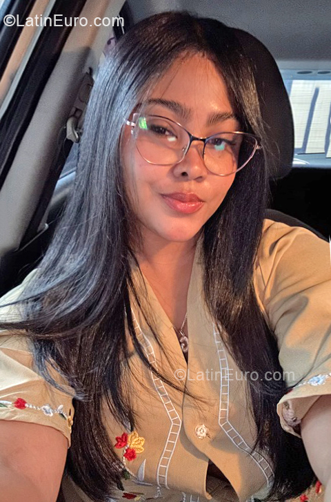 Date this hot Dominican Republic girl Genesis from Santo Domingo DO57289