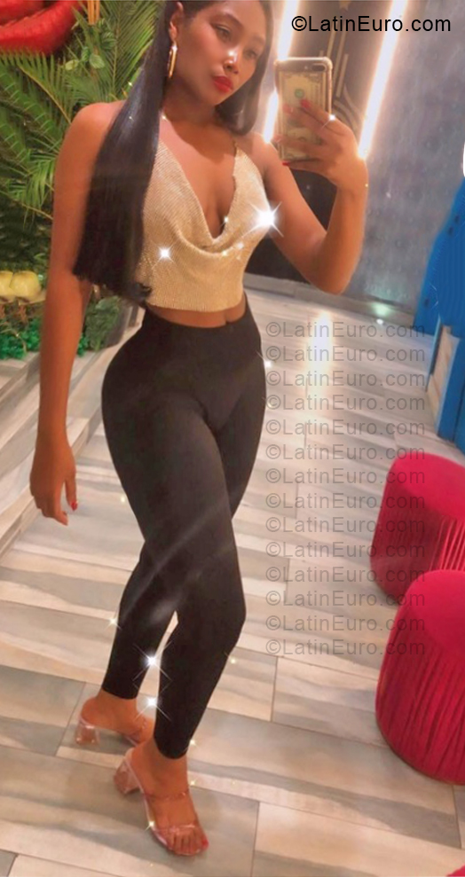 Date this delightful Dominican Republic girl Lesly from Santo Domingo DO57326