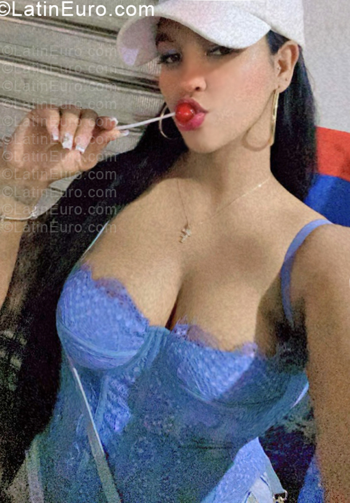 Date this pretty Dominican Republic girl Fatima from Santiago DO57327