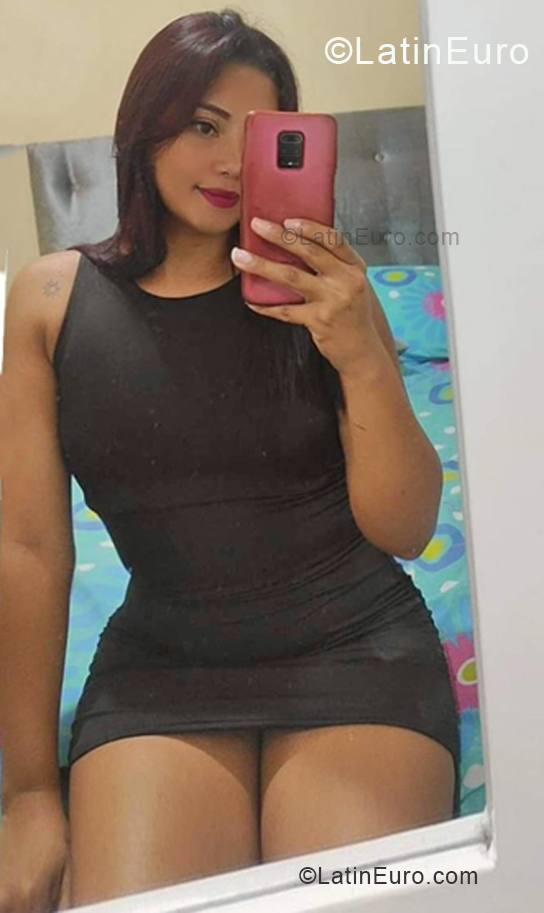 Date this fun Colombia girl Nathalie from Cali CO33908