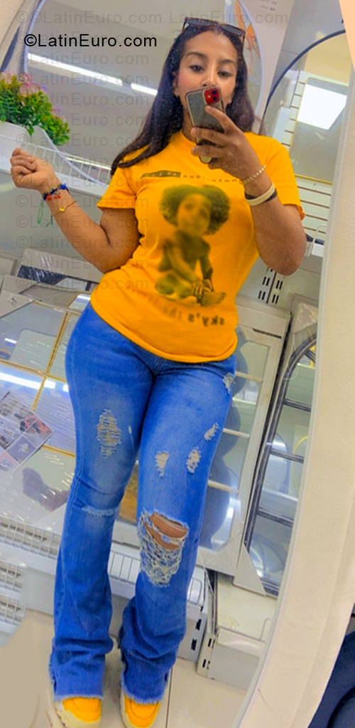 Date this sensual Dominican Republic girl Yesenia from Santiago DO57330